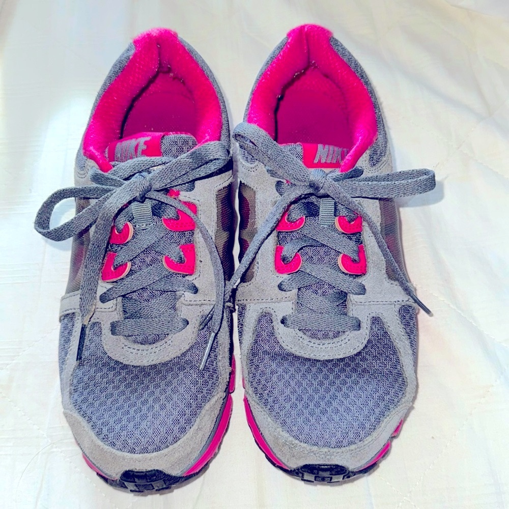 Nike Dual Fusion ST2 Trail
Running Shoe Womens 
454240-006 Gray Pink.